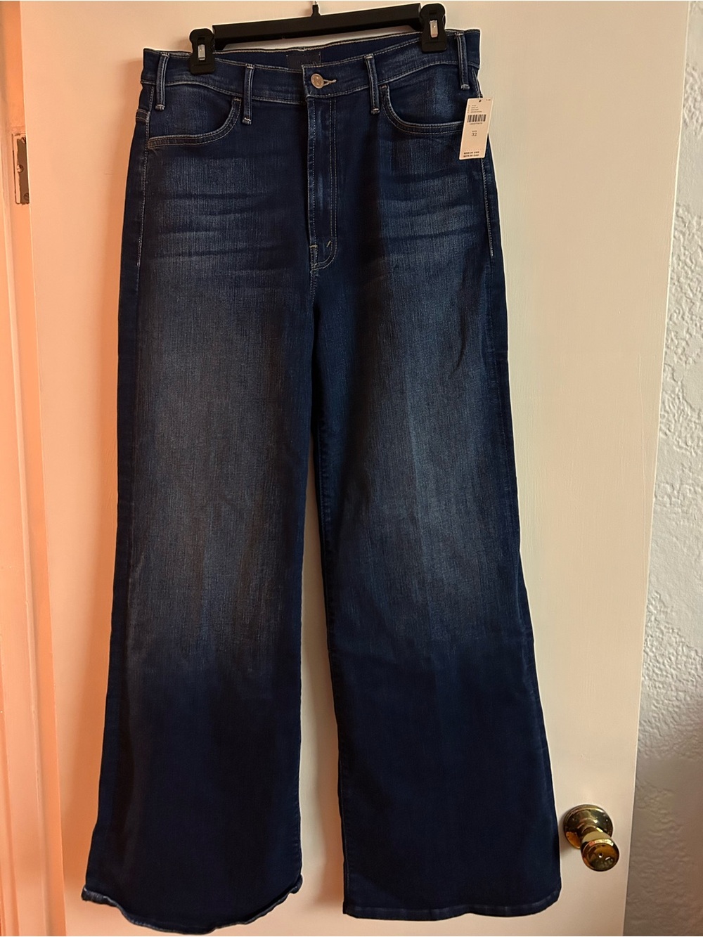 NWT
MOTHER
THE HUSTLER ROLLER SNEAK
Trouble Maker
Size 32
Inseam 32 - Picture 2 of 9